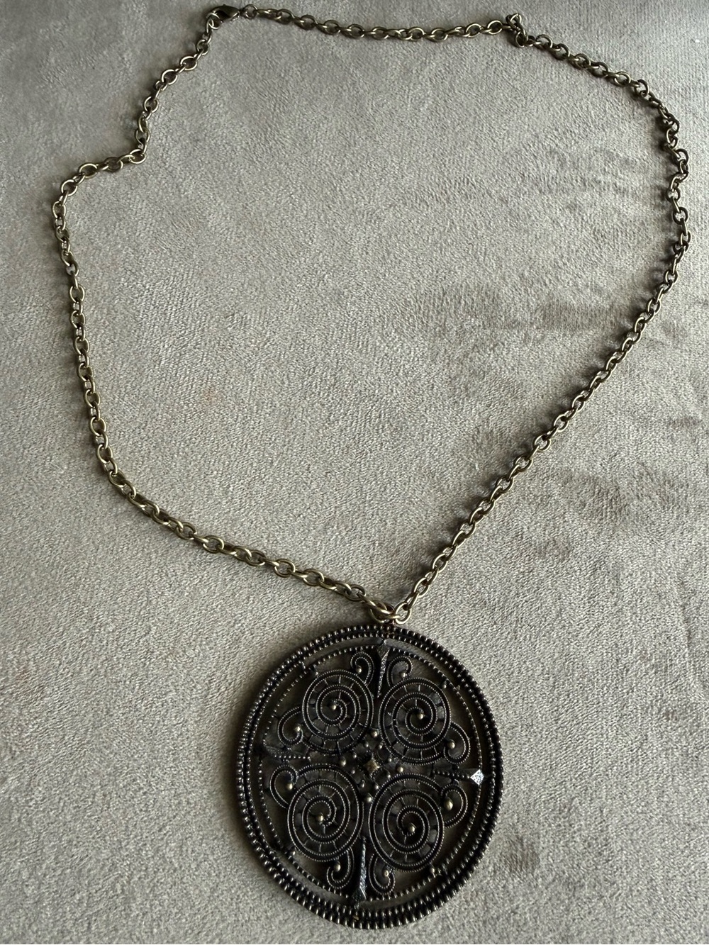 Vintage-Inspired Black Filigree Medallion Necklace - Women Jewelry